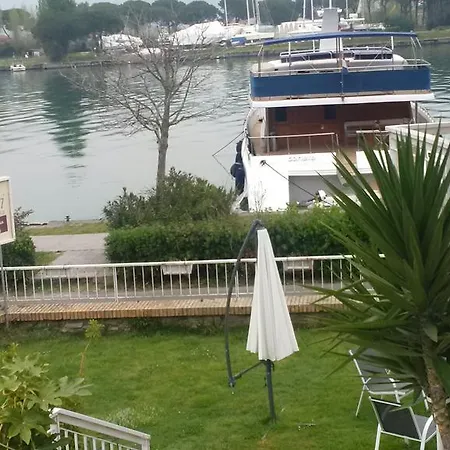 Cohete Boat Botel Ameglia